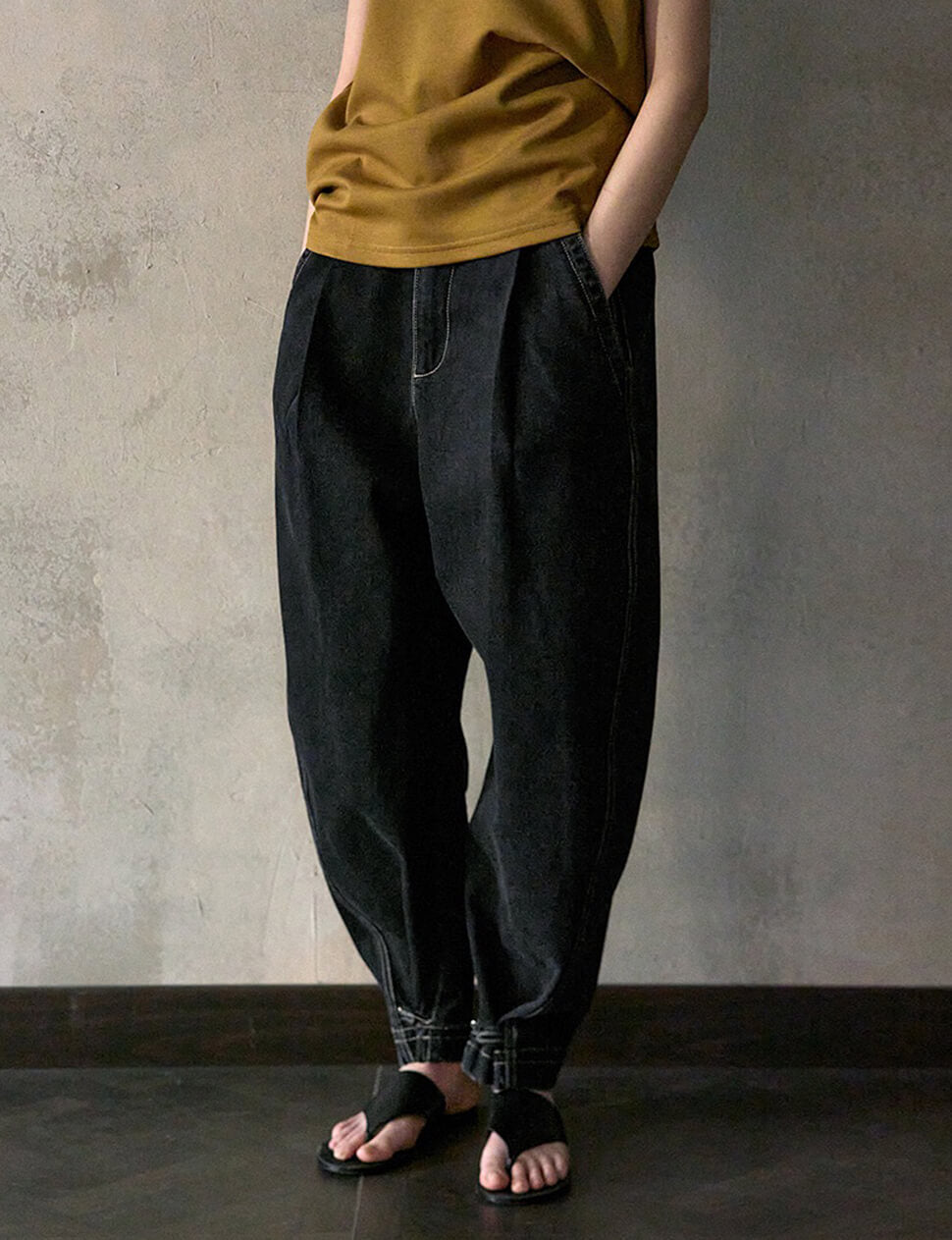 Barrel-Leg Cuffed Jeans